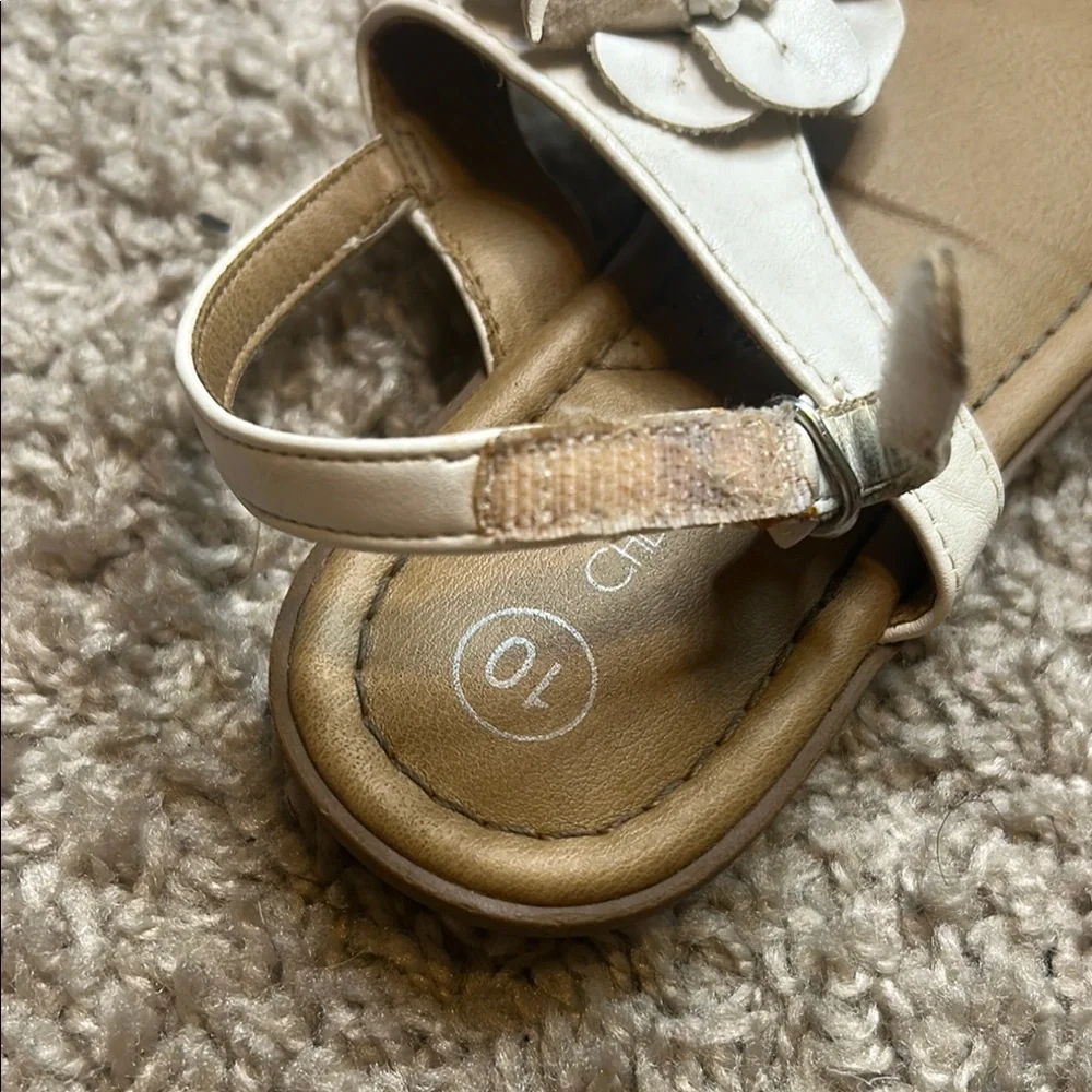 Cherokee White and Tan Sandals with Floral Embellishments - Picture 3 of 3